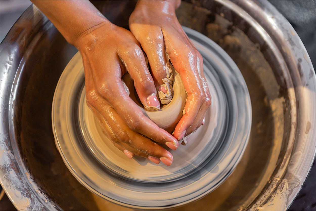Image of vitreous china being made